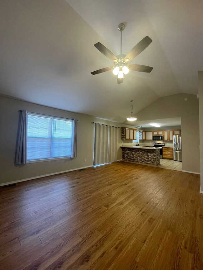 Building Photo - Executive Rental in Willard School District