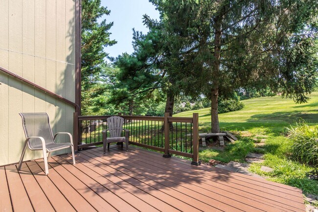 Building Photo - 7 Belaire Way