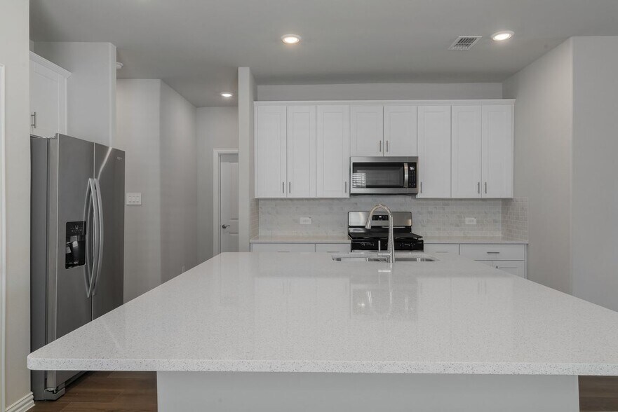 Building Photo - 818 Honeydew Ln