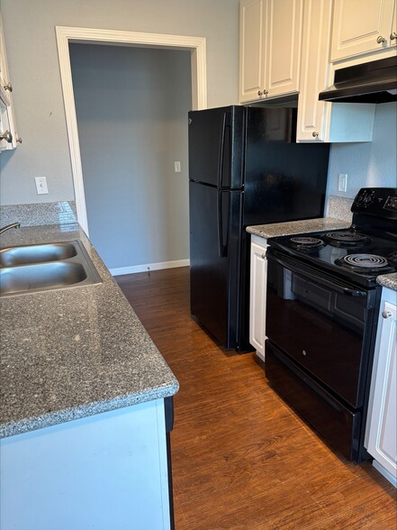 Building Photo - Heatherwood Apartments