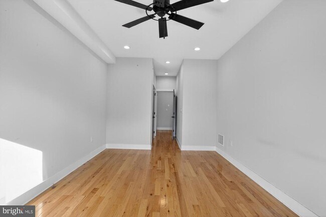 Building Photo - 431 W Norris St