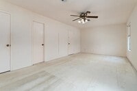 Building Photo - 5960 Townhouse Ln