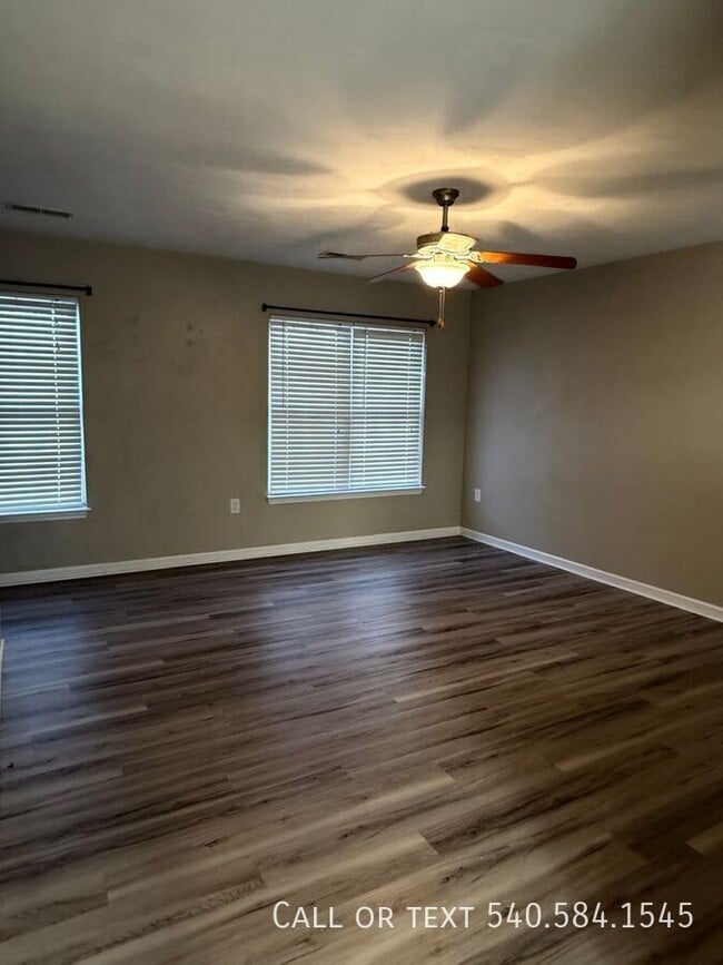 Building Photo - 160 Gretchen Ct