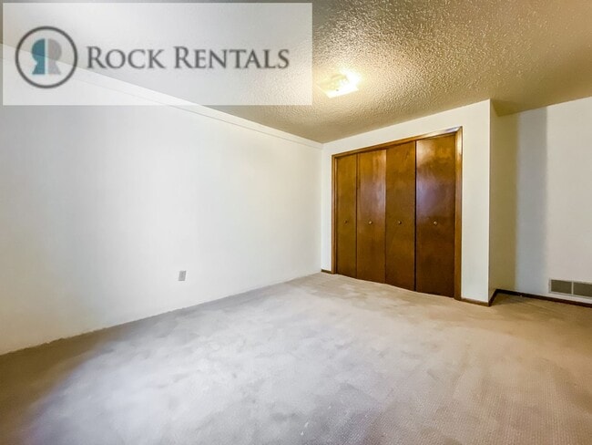 Building Photo - 506 W 36th Ave