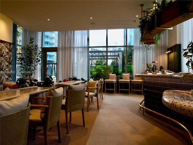 Building Photo - 77 SE 5th St