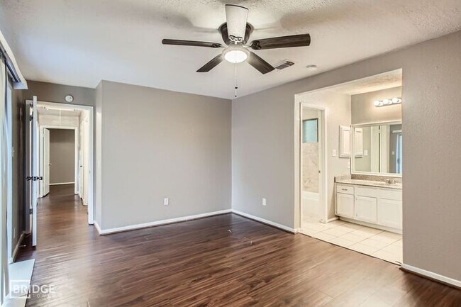 Building Photo - 5607 Circlegate Dr