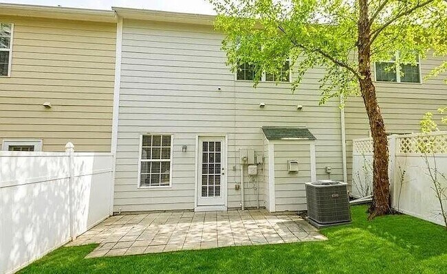 Building Photo - 1587 River Main Ct