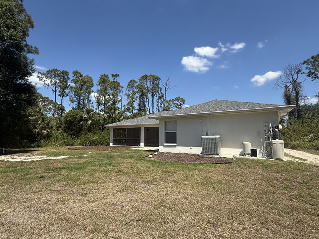 Building Photo - "3-Bedroom North Port Home!"