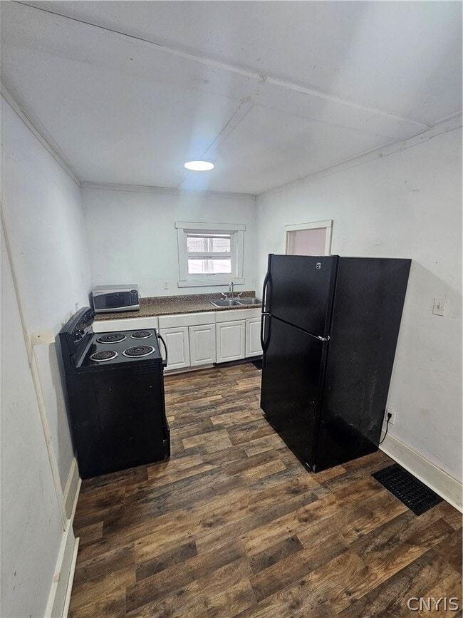 Building Photo - 8 S Main St