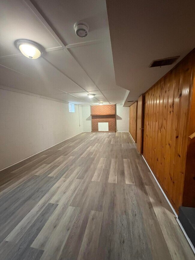 Building Photo - 1117 Meridian Dr