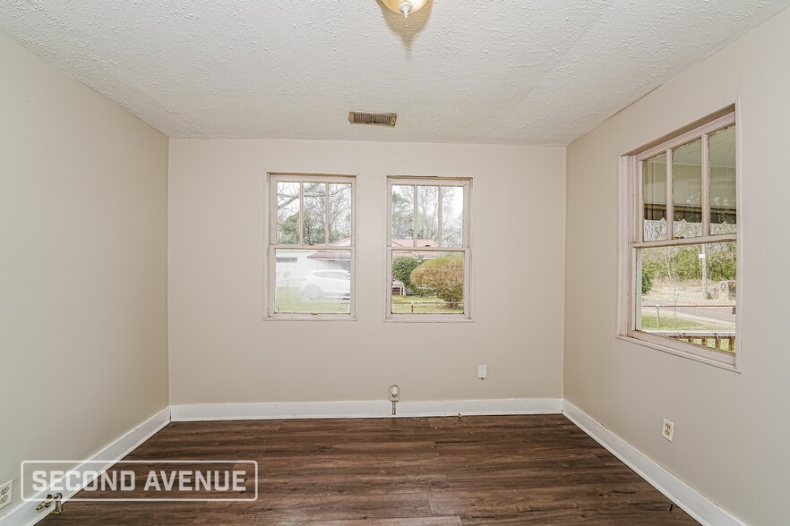 Building Photo - 2709 Powderly Ave SW