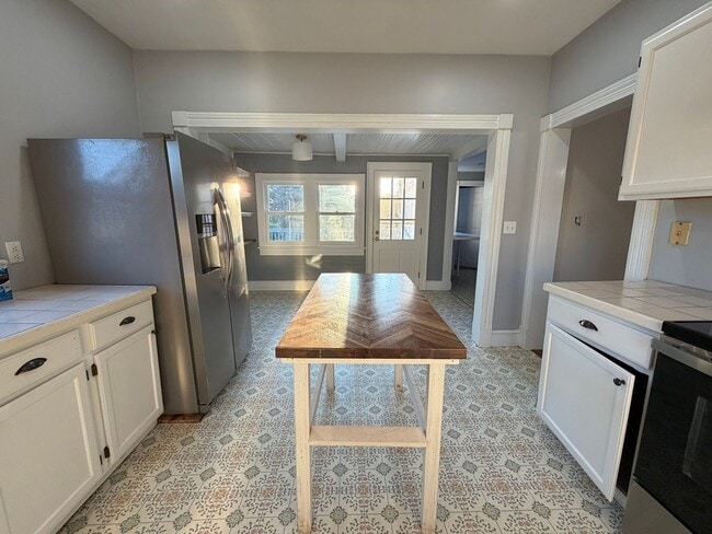 Building Photo - 5826 Railroad Ave