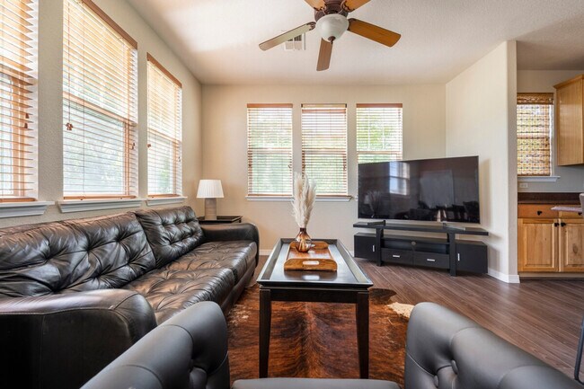 Primary Photo - 15460 Canyon Gulch Ln