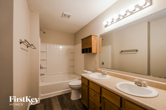 Building Photo - 12141 Belfry Dr
