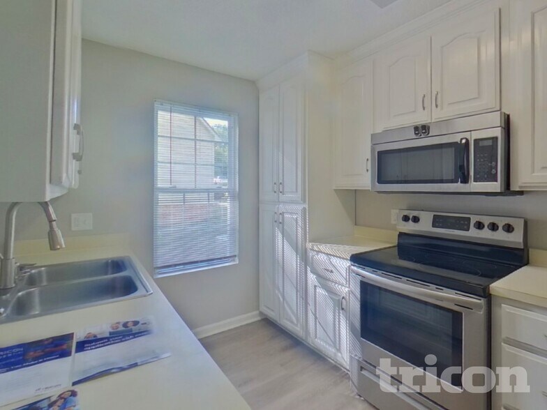 Building Photo - 1 Tomafield Ct