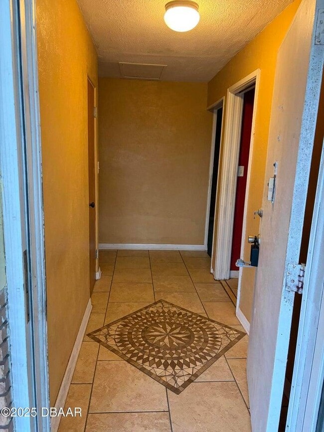 Building Photo - 2537 Coral Way W