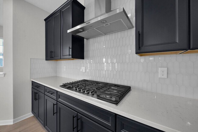 Building Photo - High End-New Build 5 Bed Home Plain City