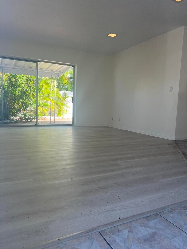 Building Photo - 136 Yacht Club Dr