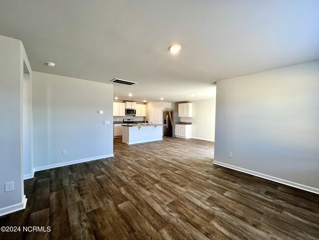 Building Photo - 8201 E Highcroft Dr NE