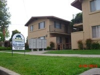 Building Photo - Downstairs One Bedroom with $1000 Move in ...