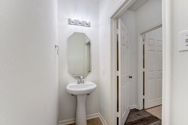 Building Photo - 16906 Shoal Park Dr