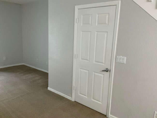 Building Photo - 3425 Sonoma Dr