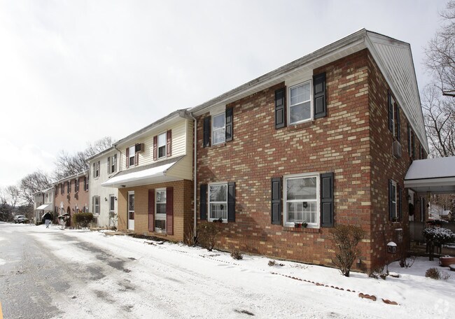 Primary Photo - Hampshire Place Townhomes