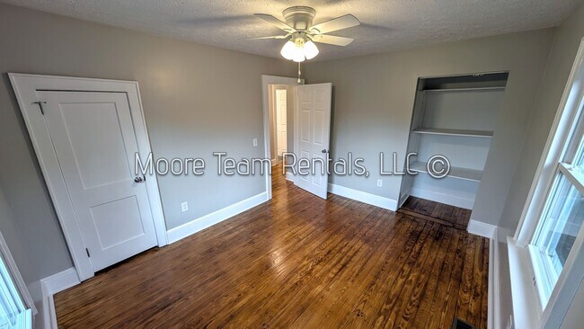 Building Photo - 906 White Pine Dr