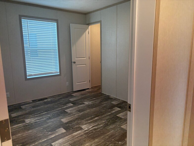 Building Photo - 1213 Park Dr