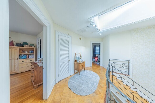 Building Photo - 1712 Beacon St