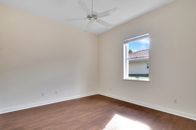 Building Photo - 1252 SW Bent Pine Cove