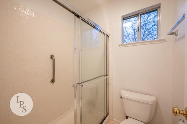 Building Photo - 2188 E Pinedale Ave