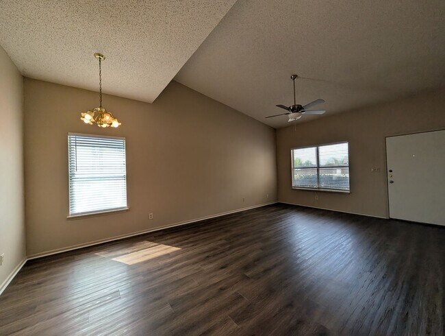 Building Photo - LOCATION!! On Wood Rd -Off Landa  / Fridge / Covered Back Patio / No Carpet / NBISD