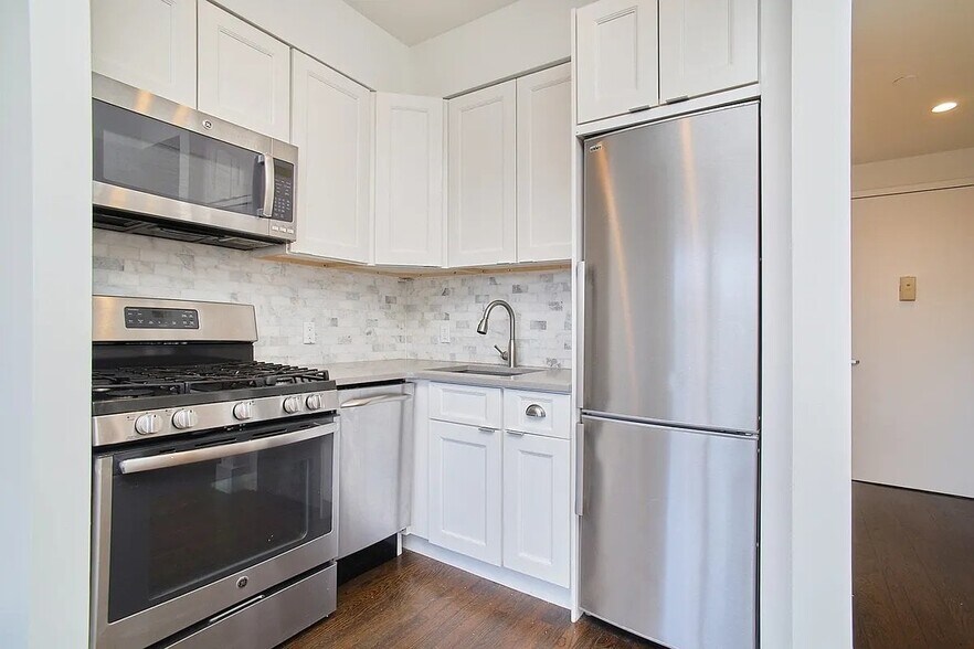 Building Photo - 114 Ridge St