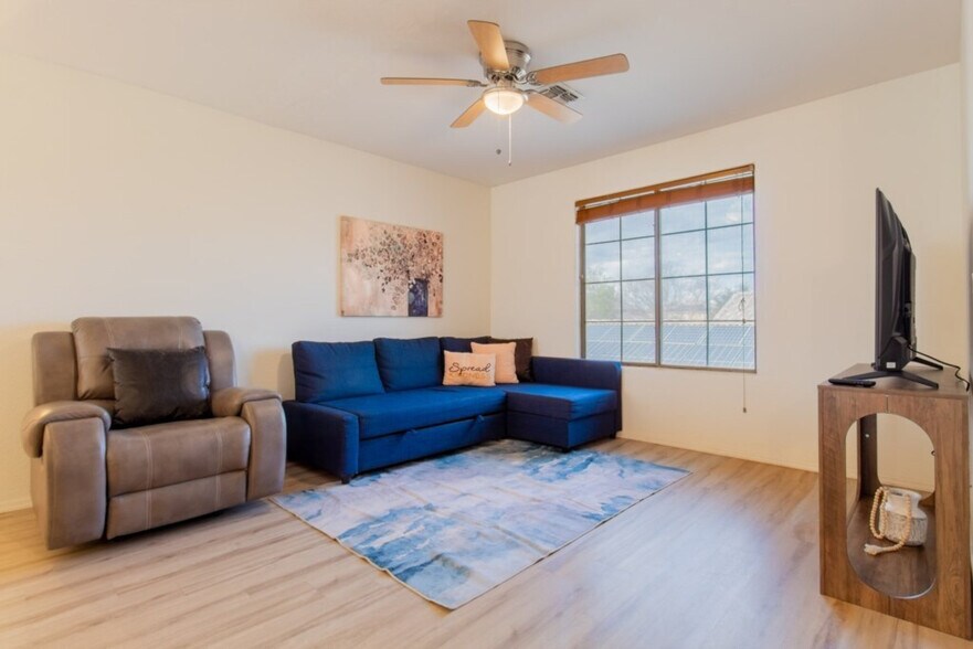 Building Photo - 1550 N Desert Willow St