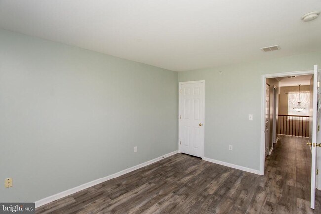 Building Photo - 207 Hampshire Dr