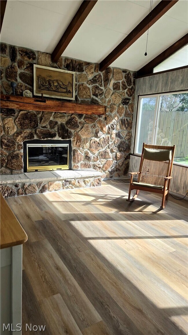 Building Photo - 2319 Green Acres Dr