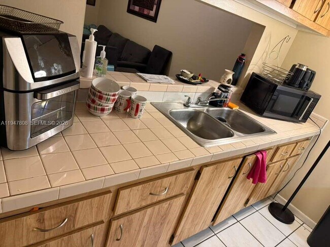 Building Photo - 6031 Shaker Wood Cir