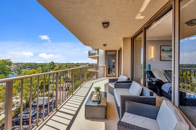 Building Photo - 859 Jeffery St