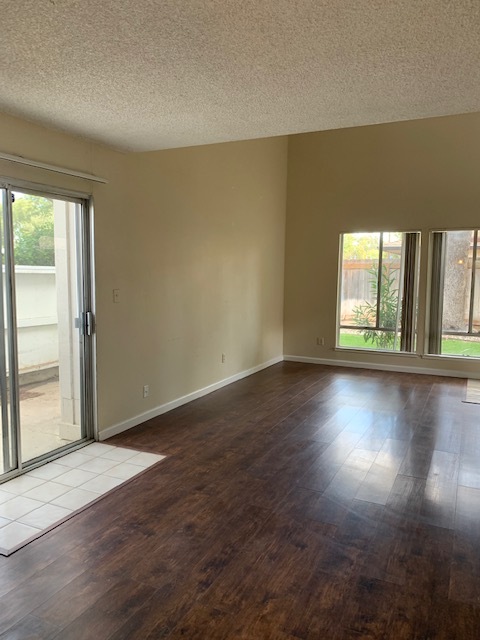 Living room - 5101 Glide Dr