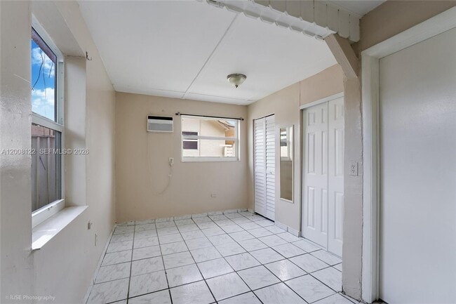 Building Photo - 166 E 17th St