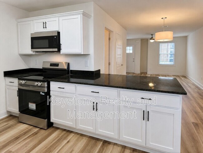 Building Photo - 919 Martin St