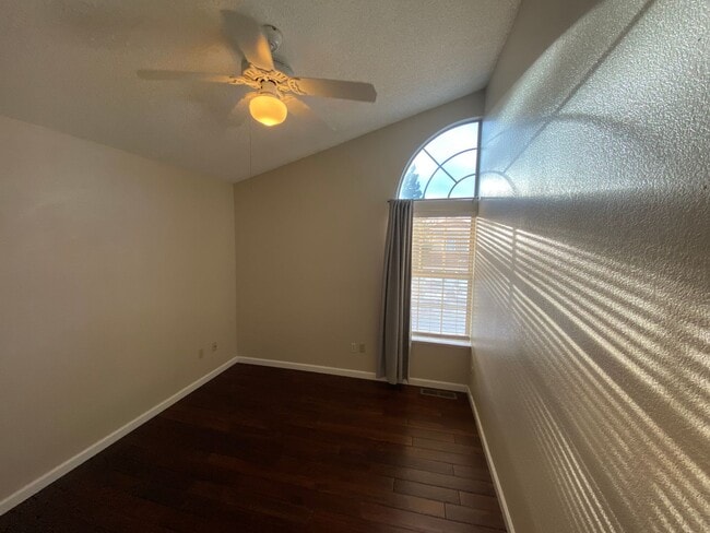 Building Photo - NW Reno - Summit Ridge - 4 Bed 2.5 Bath