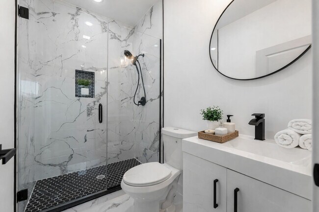 Building Photo - 5809 S Indiana Ave