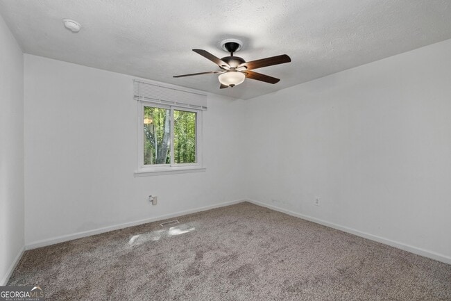 Building Photo - 880 Winfield Ct