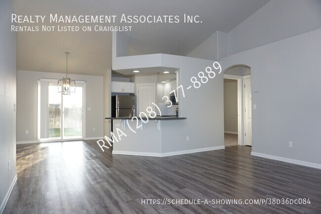 Building Photo - Amazing 3 Bedroom Home in East Nampa