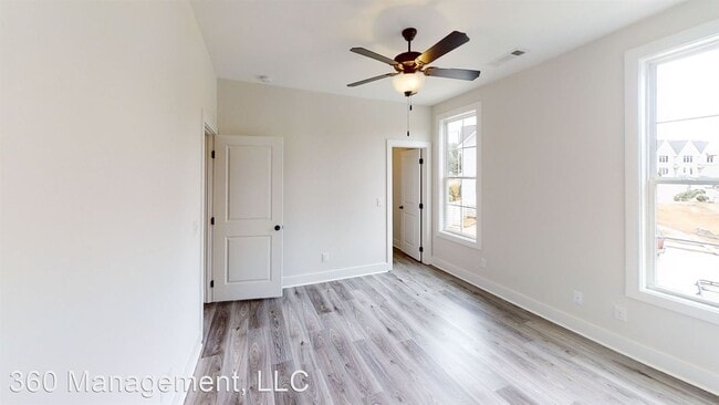 Building Photo - 4 br, 4 bath House - 868 Twin Forks Ave #12