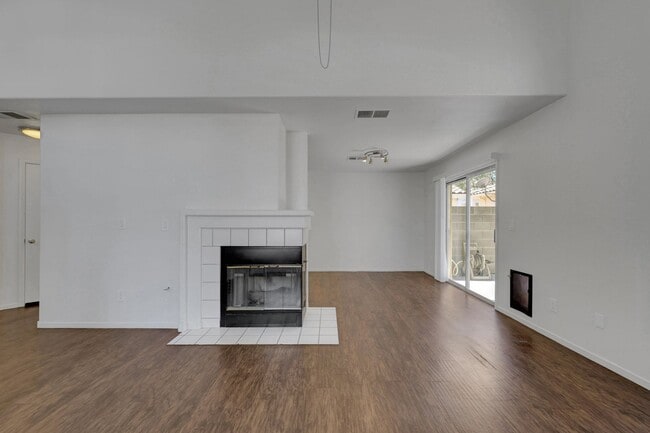 Building Photo - 193 Chadwell Ct