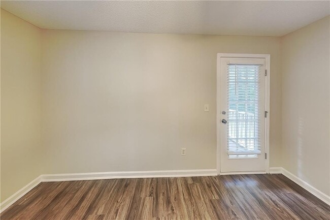 Building Photo - 125 Azalea Dr