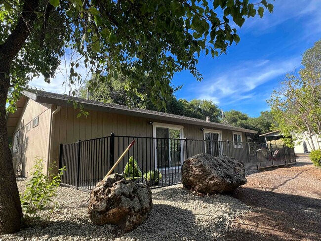 Building Photo - 2640 Otter Ct